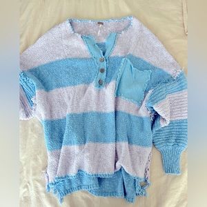 Such a cute free people sweater. Size small!